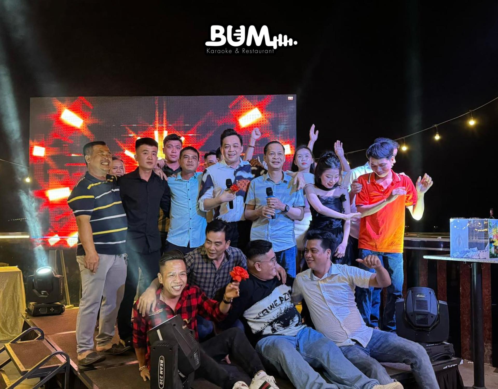 Tiết mục văn nghệ tiệc sinh nhật ở nhà hàng